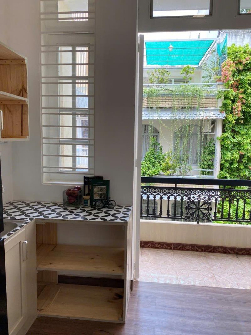Cho thuê căn hộ dịch vụ 1 phòng ngủ có ban công - trục đào duy anh, phú nhuận, tiện đi sân bay, q1,q3 - Ảnh 3