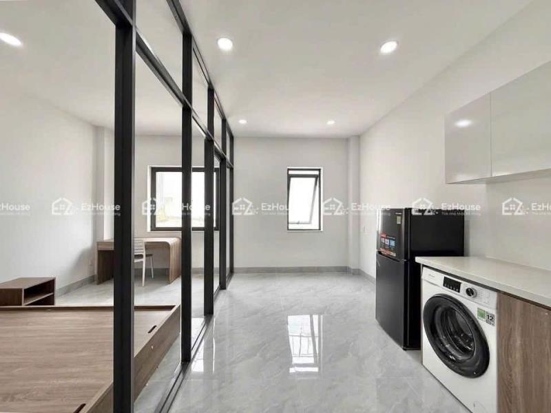Thuê phòng ngay mặt tiền có cửa sổ đón nắng lớn - Ảnh 4