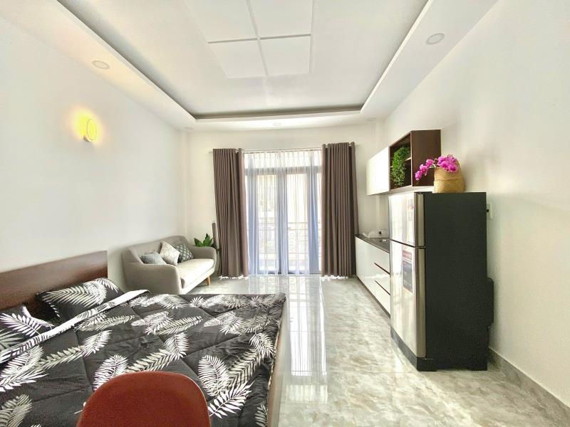 Studio rộng rãi - ban công, full nội thất - gần phạm văn dồng, lê quang định