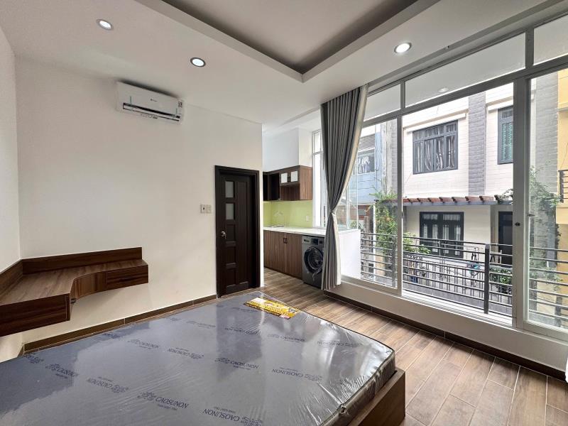 Cho thuê căn hộ ban công mới 100% gần chợ bà chiểu, tiện đi q1, q3, pn