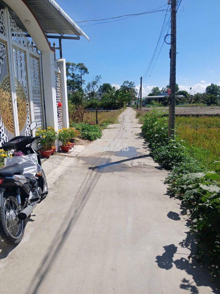Cần ở gấp thì liên hệ em nhà có sẵn 1ty150 thương lượng.