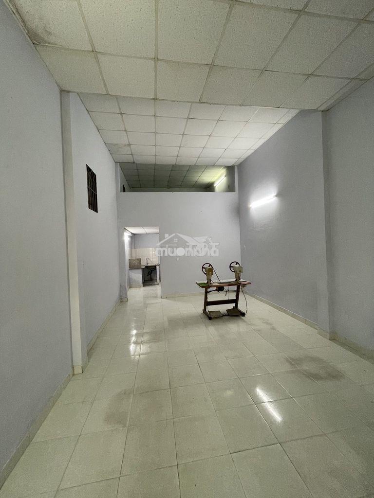 Cho thuê nhà nguyên căn 57 m2, 1 trệt 1 lửng. đi bộ ra aeon tân phú.