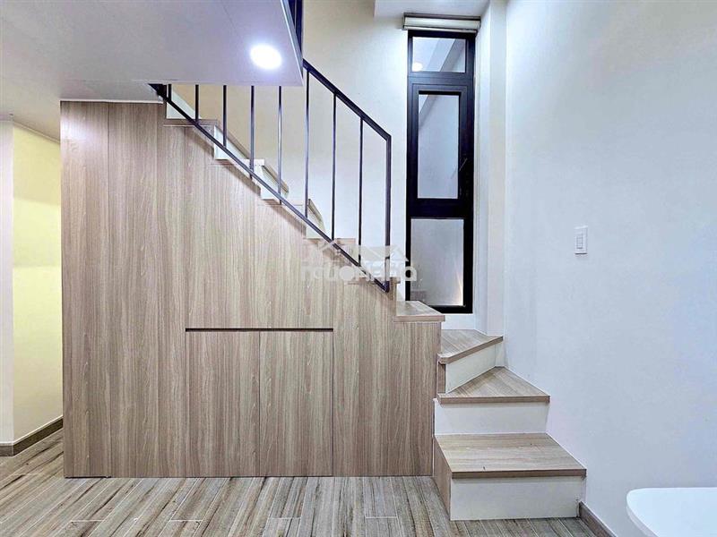 Duplex full nội thất, máy giặt riêng giá rẻ ngay trung tâm quận 7