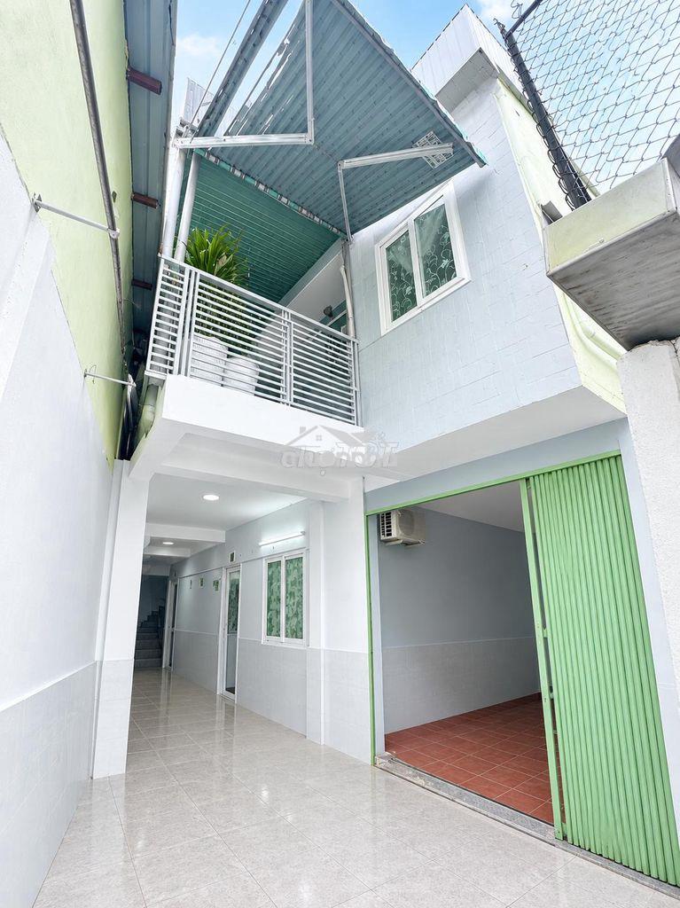 Dòng tiền 40 tr/tháng, 133m2, 2 tầng btct ko qh ngay ngã tư hàng xanh