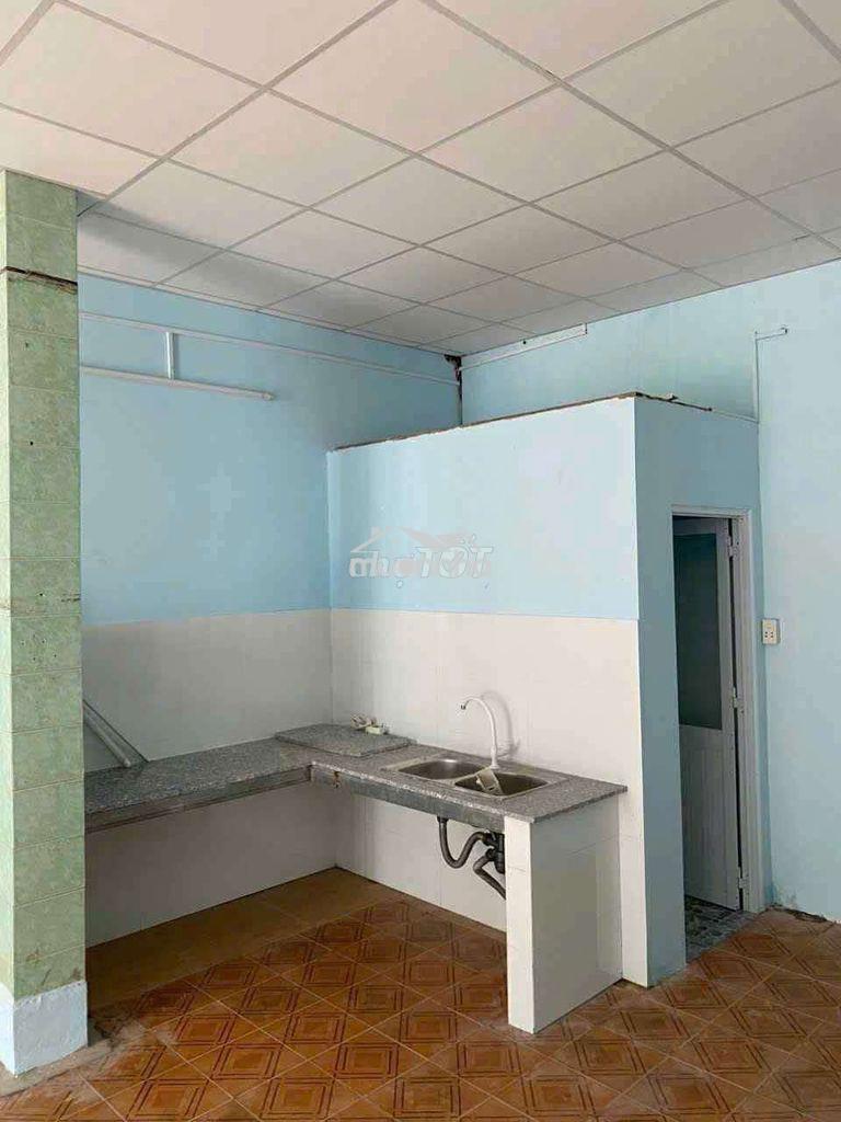 Cho thuê nhà dt rộng 150m có sân xe ỏto 5.5tr - Ảnh 4