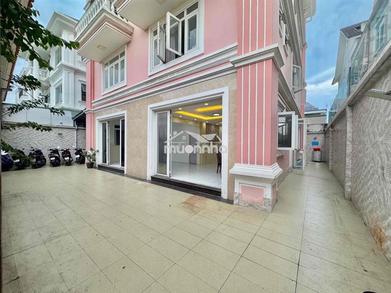 Cho thuê mặt bằng kinh doanh hoặc ngăn phòng ở_có sân đậu được xe hơi