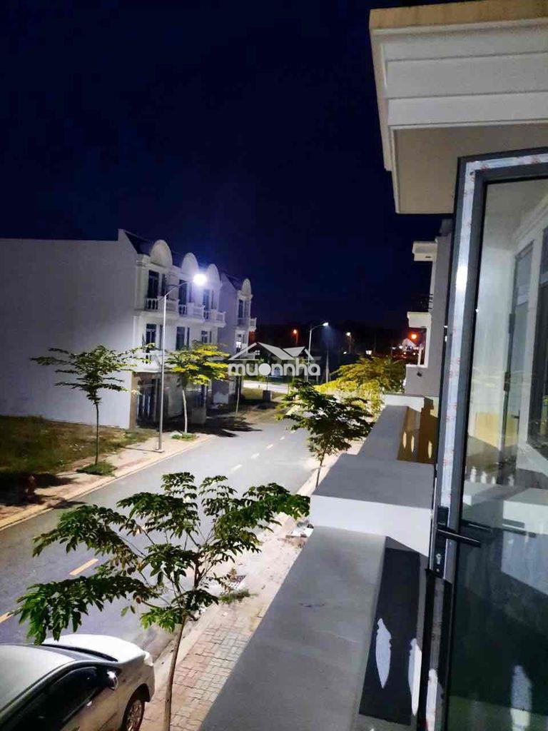 Bán nhà mặt tiền 3 lầu ngay vsip2. - Ảnh 2