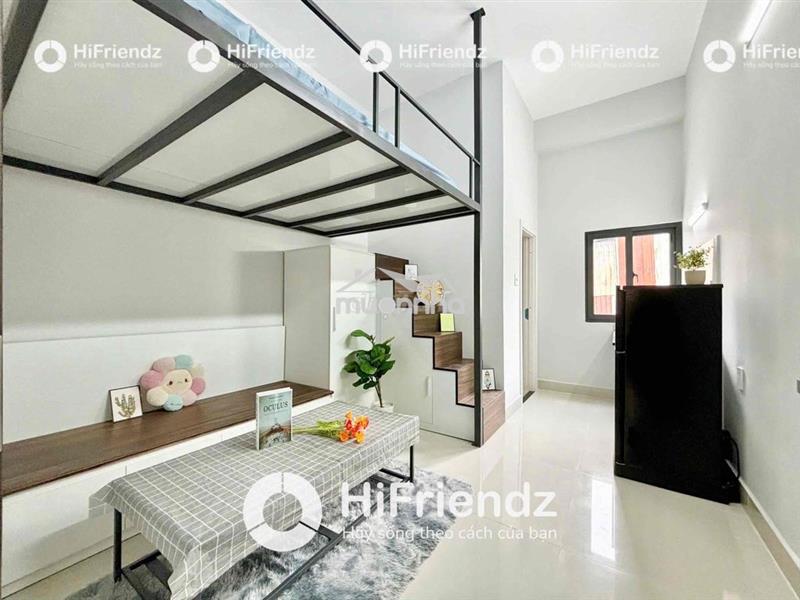 Phòng duplex cực sang trọng, có cửa sổ trời