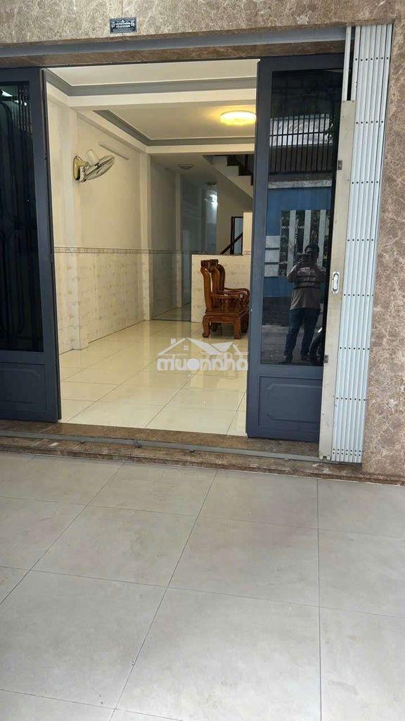 Cho thuê nhà nguyên căn hẻm xe hơi bùi văn ba có sẵn nội thất cơ bản