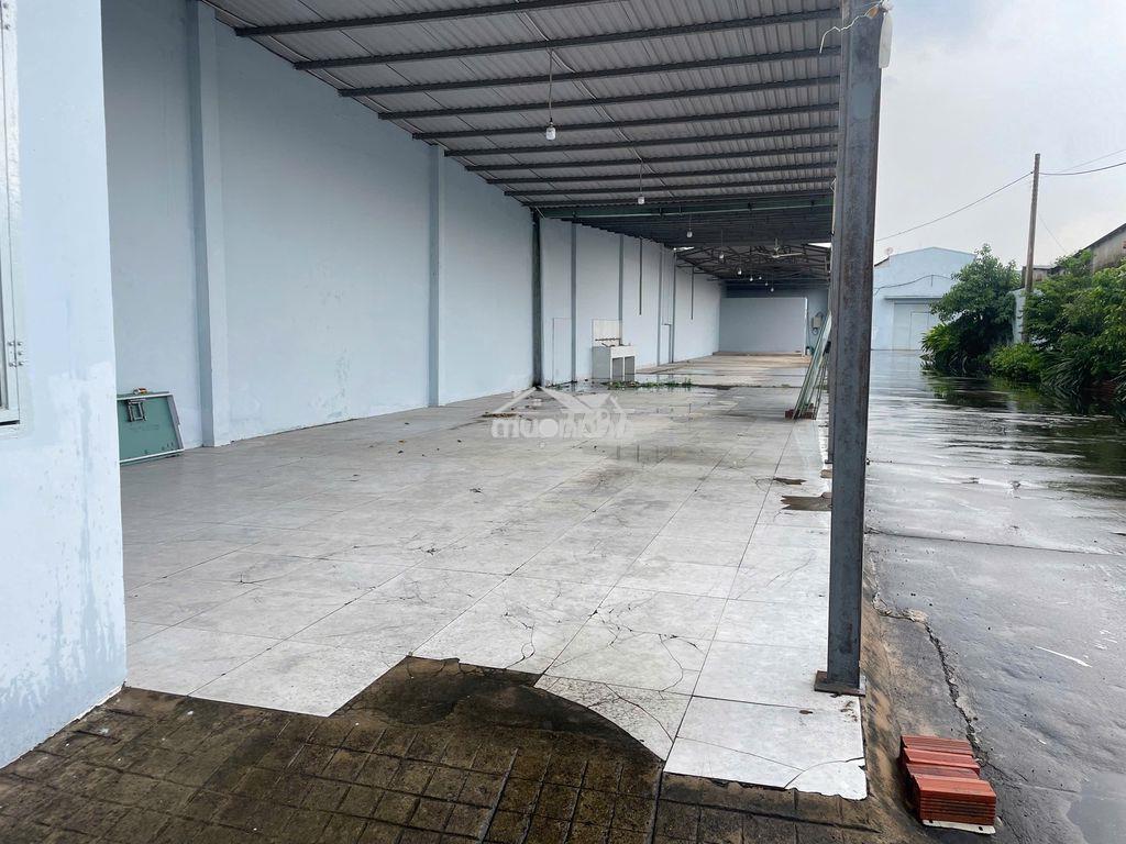 Cho thuê xưởng 1700m2, có sẵn 3pha, 100tr/ tháng - 2