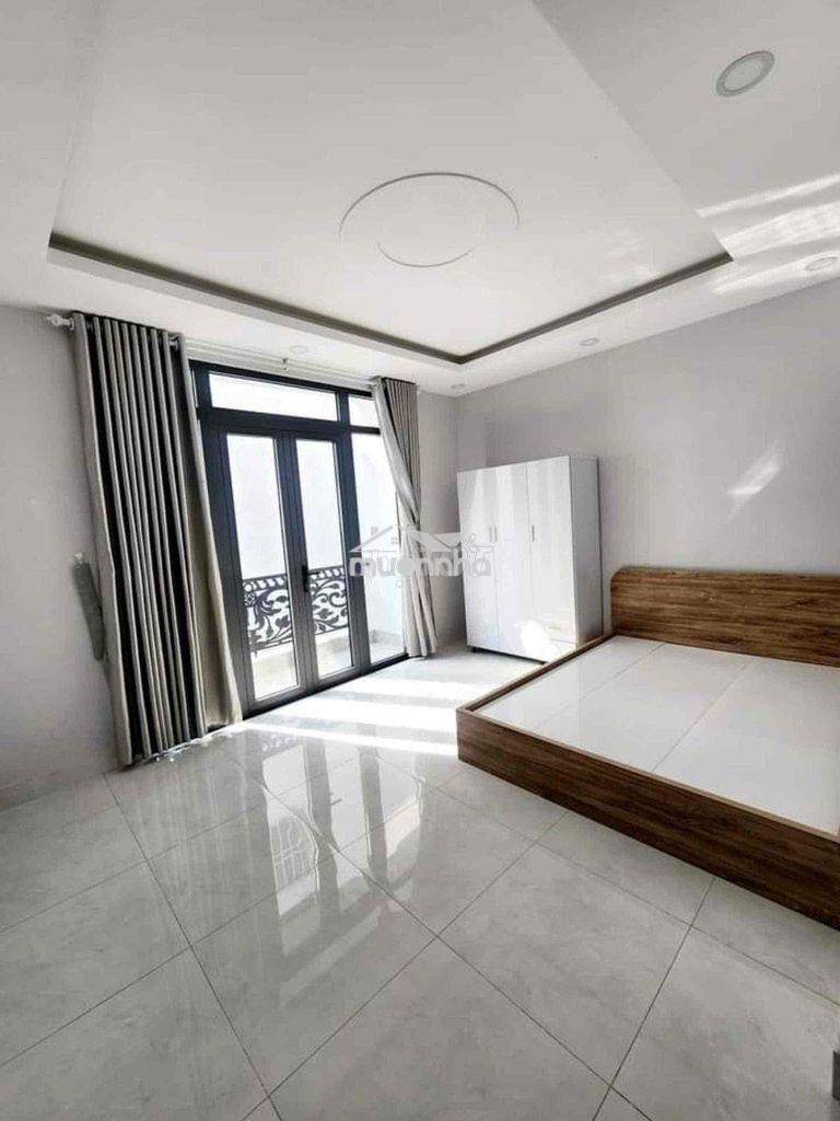 Phòng ban công sáng thoáng – full nội thất, gần