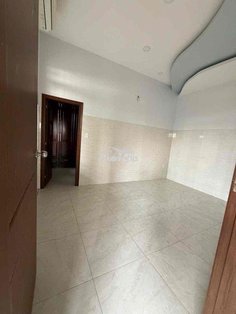 Nhà 1 trệt 1 lầu đường lê văn việt sát bên ngã tư thủ đức - Ảnh 2