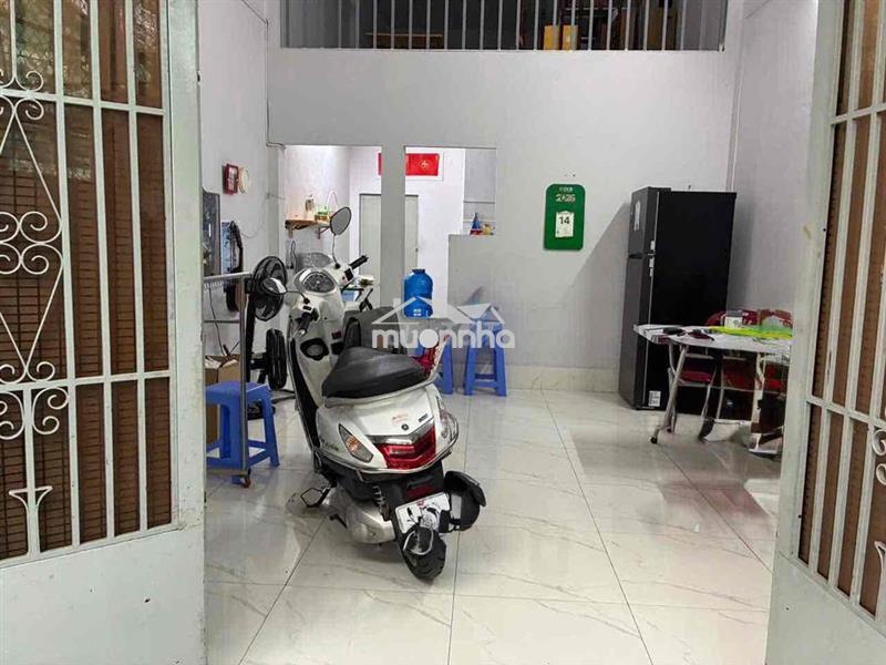 Nhà hẻm xe hơi sạch sẽ sẵn máy lạnh gần aeon mall giá nhỉnh 8tr