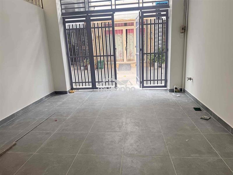 Cho thuê nhà ngã tư ga sân để oto