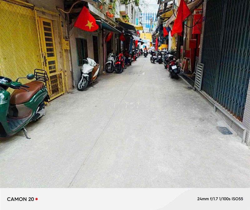 Nguyên căn hẻm cách mạng tháng 8