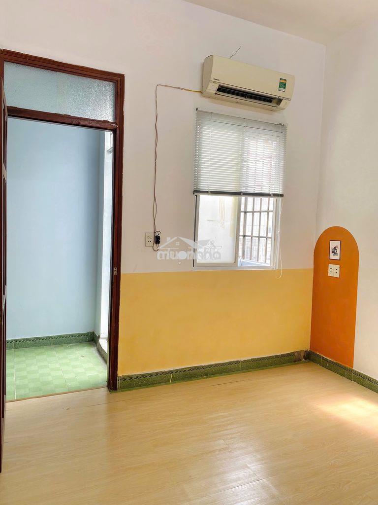 Phòng thoáng đẹp ban công quận 12 có máy lạnh. - Ảnh 2