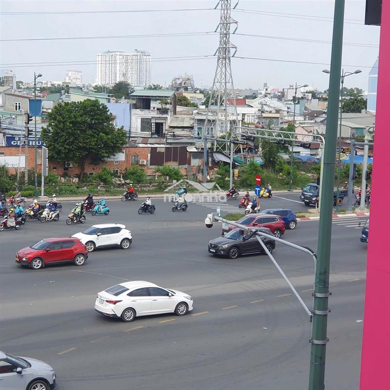 Share mặt bằng lầu 2 70m2 phạm văn đồng ( kế bên gigamall)