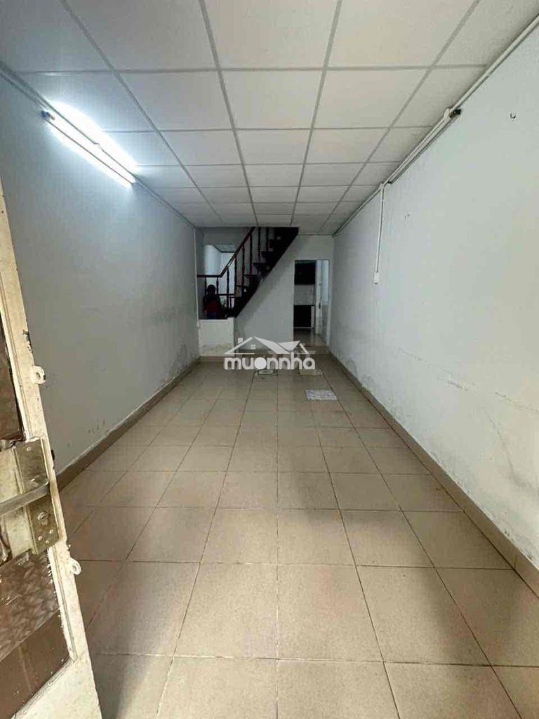 Bán nhà hẻm thông lạc long quân p11 tân bình. dt: 3m3 x 17m 1 lầu 5ty2