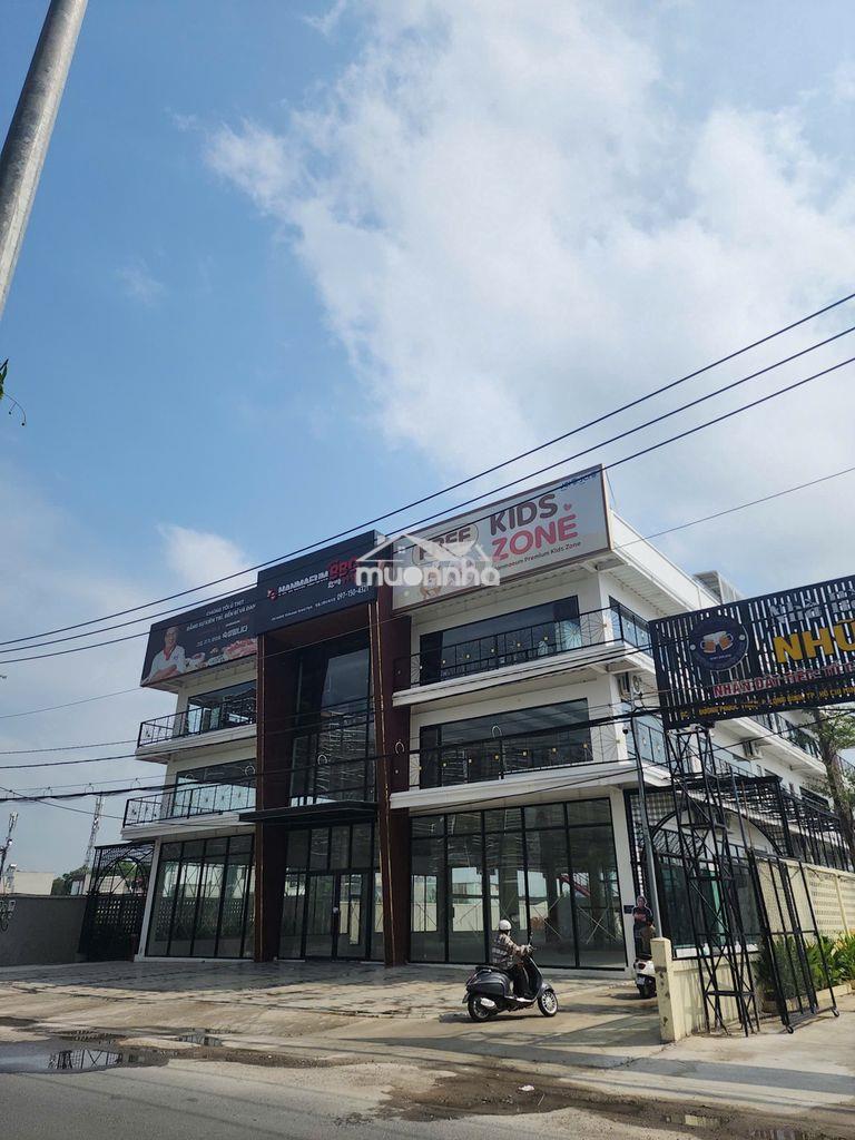 Mặt bằng tầng trệt  & lầu một tòa nhà đối diện vinhome granpark q9 - 2