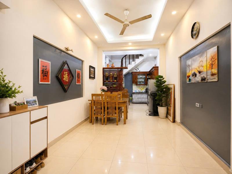 Nhà đẹp 5 tầng cho gia đình ở cầu giấy _9tỷ6_ chính chủ bán