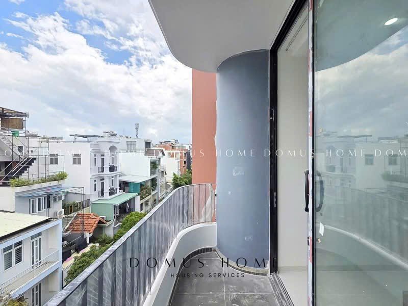 Căn hộ mới 100% 1pn có ban công tách bếp đường 79 tân quy q7