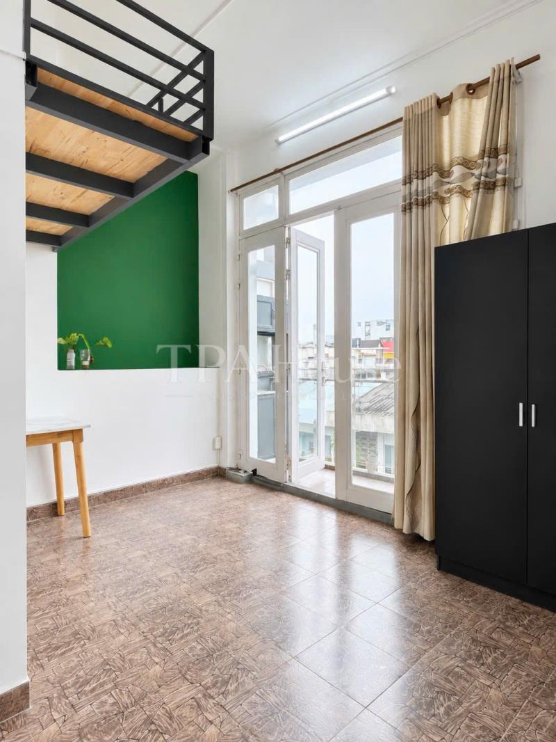 Duplex gác cao ban công gần landmark81 chỉ 5.x thương lượng