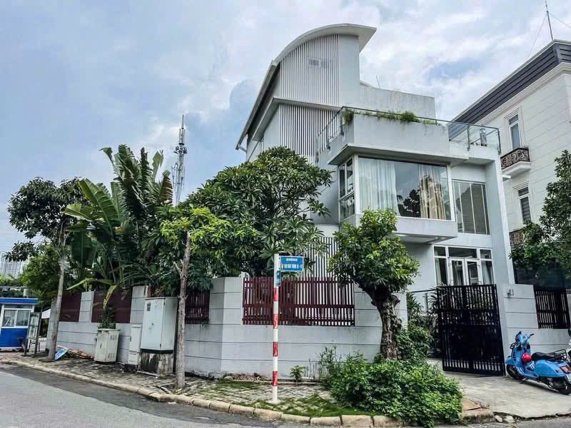 Nhà nguyên căn tại nam thông 1 quận 7