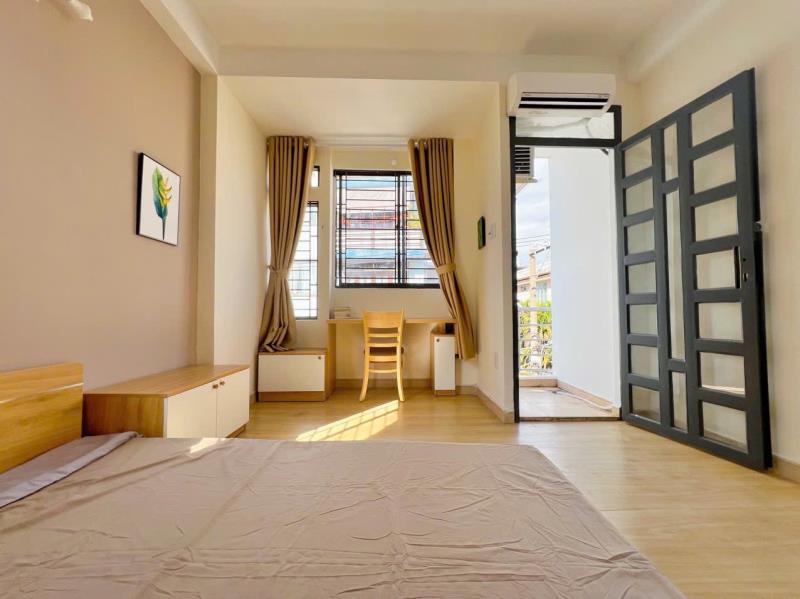 Căn hộ dịch vụ có ban công, full nội thất, phòng ngủ tách bếp, khu vực tân bình gần sân bay tân sơn nhất, công viên hoàng văn thụ,…