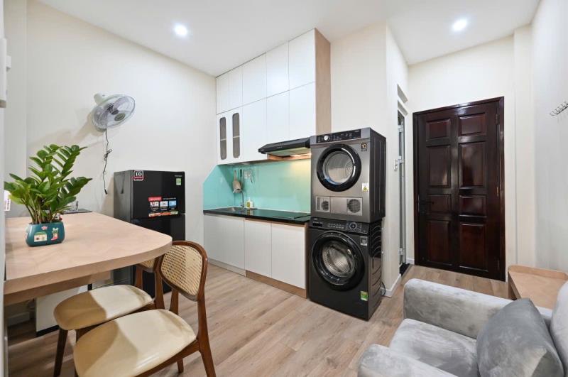 Căn hộ 1 phòng ngủ - 1 phòng khách - cửa sổ siêu lớn - thang máy - ngay mặt tiền đường - Ảnh 2