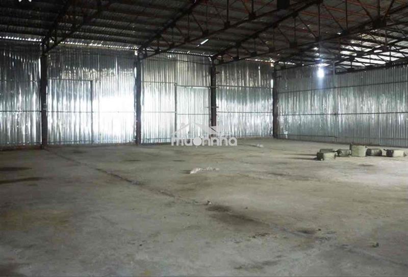 Cho thuê kho 300m2,hẻm xe tải phạm hùng