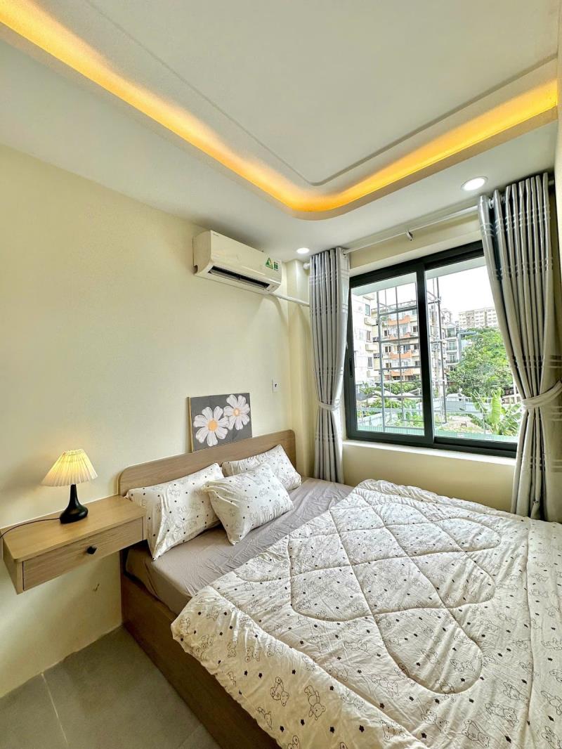 Cho thuê căn hộ 1 phòng ngủ 40m2, decor đẹp, màu be, cửa sổ lớn, full nội thất – nguyễn xí, bình thạnh gần ngã tư hàng xanh và đại học ftu, uth - Ảnh 2