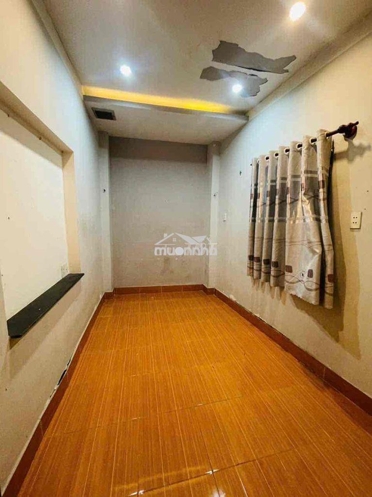 Nhà 1 trệt 1 lầu 2pn 2wc hẻm xe hơi gần chợ thủ đức