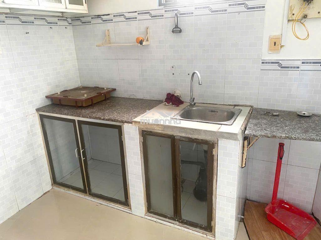 Nhà nguyên căn 2mt, 2 lầu, 1 trệt, 1 vệ sinh có ban công, sẵn nội thất - Ảnh 4