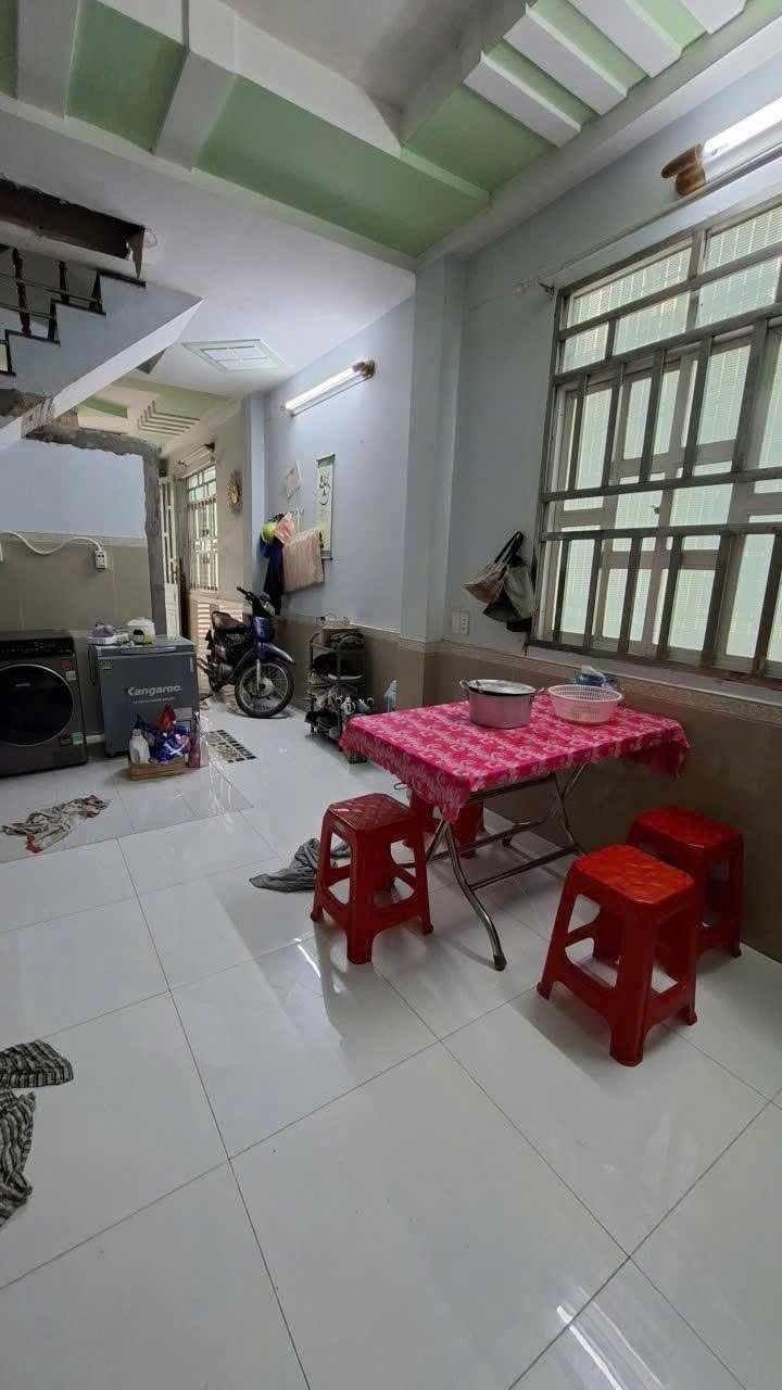 Nhà 1 trệt 2 lầu 2 mặt tiền 6m và 3.5m hẻm xe hơi vào nhà - Ảnh 2