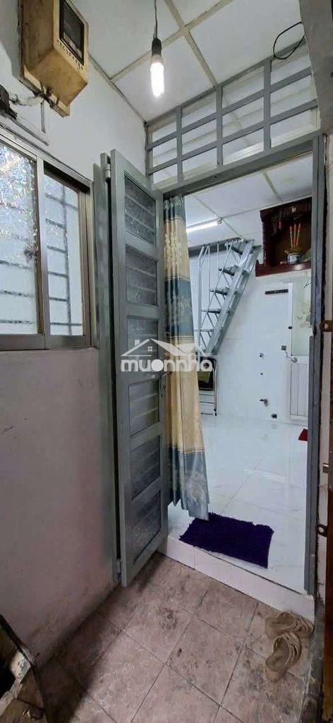 Nhà sạch sẻ có máy lạnh và quạt vô ở liền - Ảnh 2