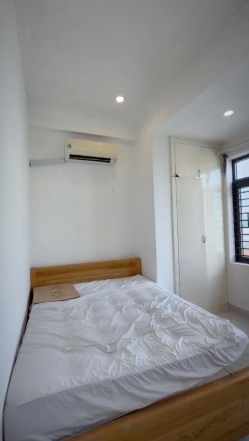 Cho thuê căn hộ cửa sổ lớn thoáng mát, rộng 40m2, full nội thất  – đào duy anh, phú nhuận gần sân bay tân sơn nhất - ***