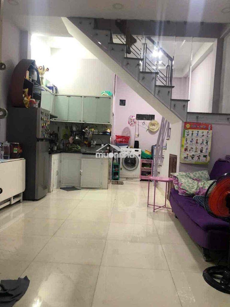 Nhà 3tầng 3pn 2wc sân thượng ql13 gần đh luật - bình triệu 11triệu