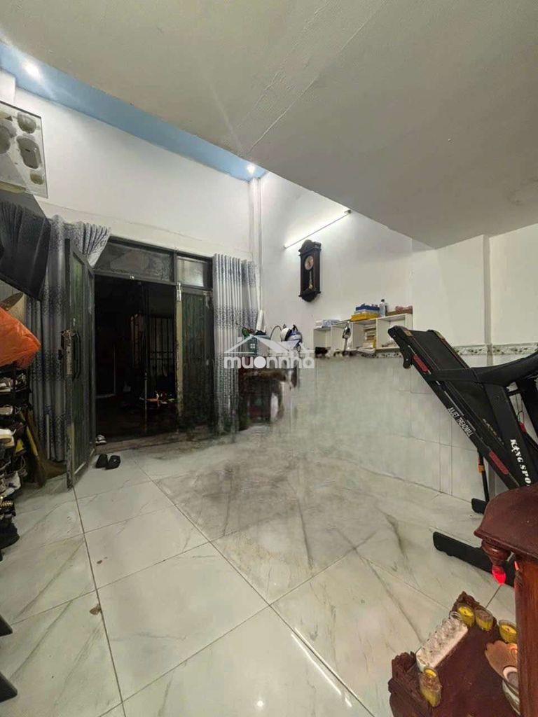 Nhà 3phong ngủ - sát bên chung cư giai việt. q8