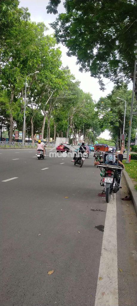 Nhà ngay đưóng số 5 kế aeon tân phú 71m. 5tần có thang máy 500kg