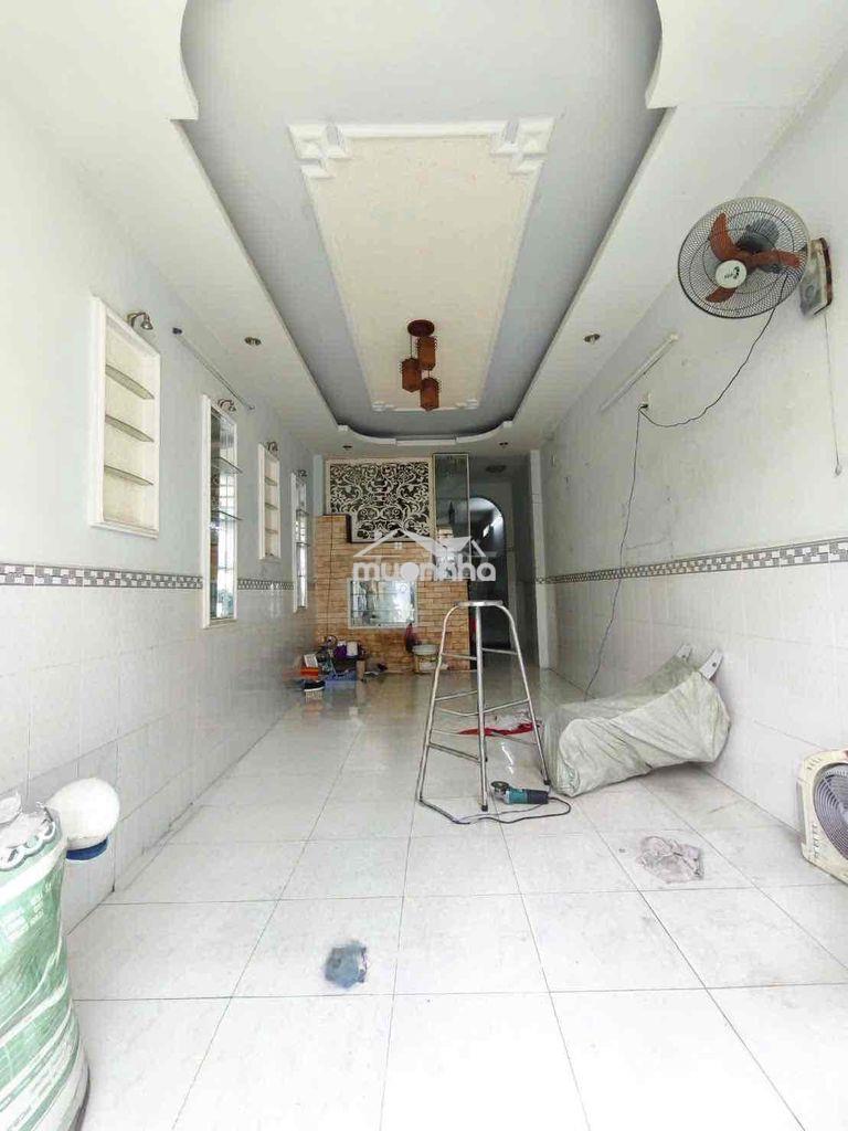 Nhà đẹp đ 53 /1 lầu 2pn2wc hẻm ba gác có sân rộng