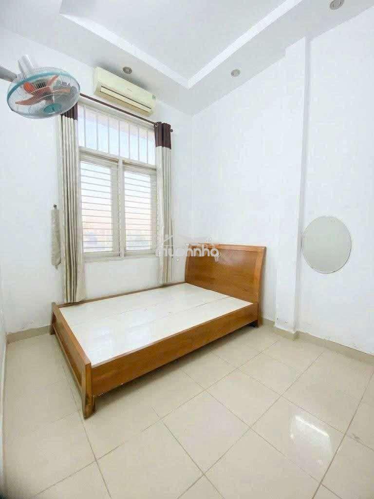 Nhà siêu rộng, sân đậu oto, sẵn 4pn máy lạnh. sát bên phạm văn đồng - Ảnh 4