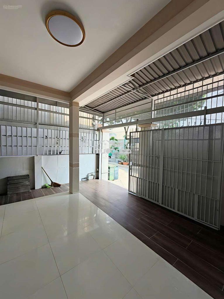 Nhà hxh dt rộng, 4pn ngay ngã tư bình phước - Ảnh 2