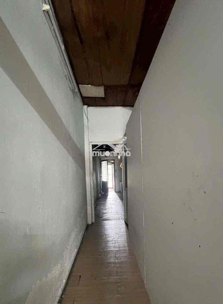 Nhà đường 102 gần man thiện 300m2 đất có vườn, nhà hơi cũ nhưng ở tốt - Ảnh 2