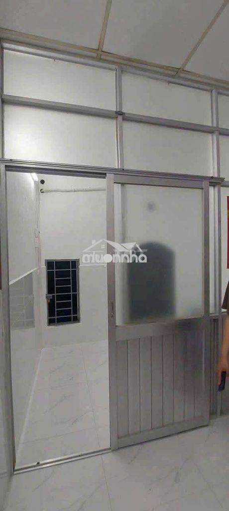 Nhà sạch sẻ có máy lạnh và quạt vô ở liền - Ảnh 4