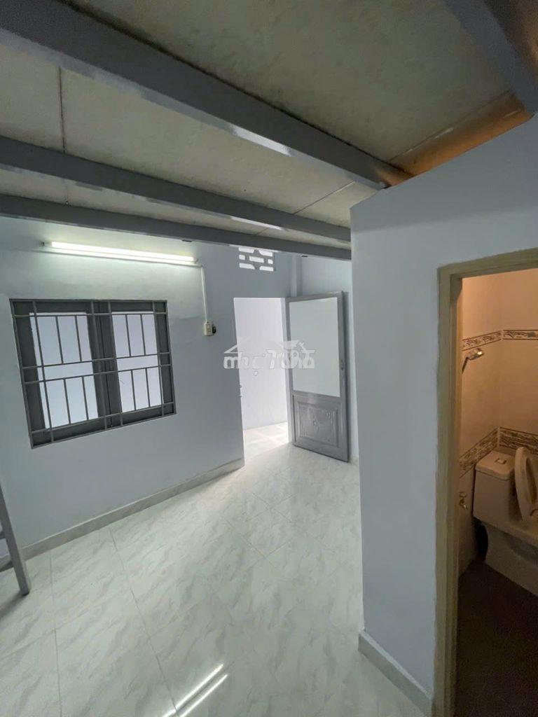 Nhà chính chủ có sẵn 3p trọ, nh vcb thẩm định 10t. 5 phút tới ga metro