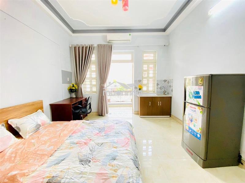 Cho thuê phòng ban công full nội thất ngay đh công thương quận tân phú