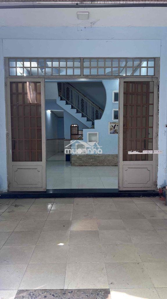 9 chủ cho thuê nhà hẻm xe hơi