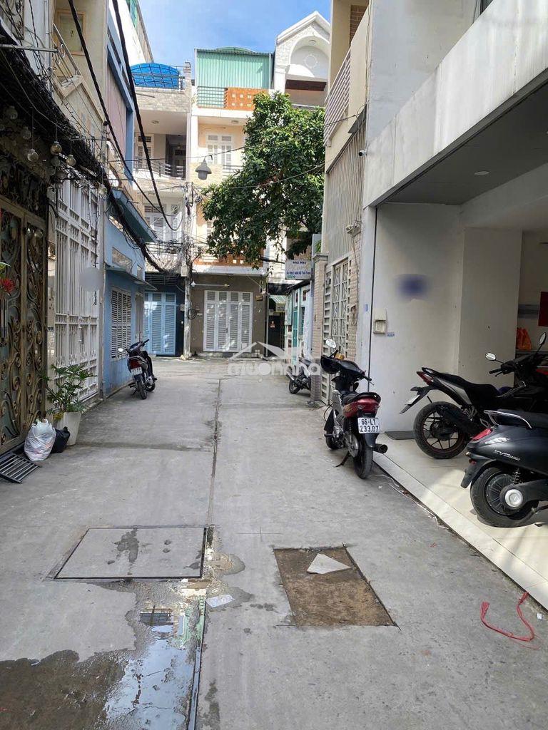 Huỳnh văn bánh - hẻm ô tô thông - 55m2 - 4 tầng - chỉ 8.x tỷ