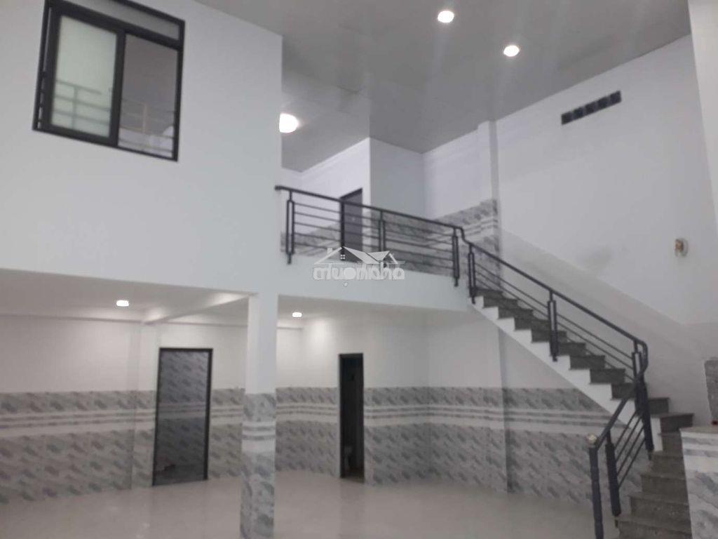 Nhà gần 200 m2 👉 tiện vừa ở vừa làm xưởng, mở trường mầm non - Ảnh 2