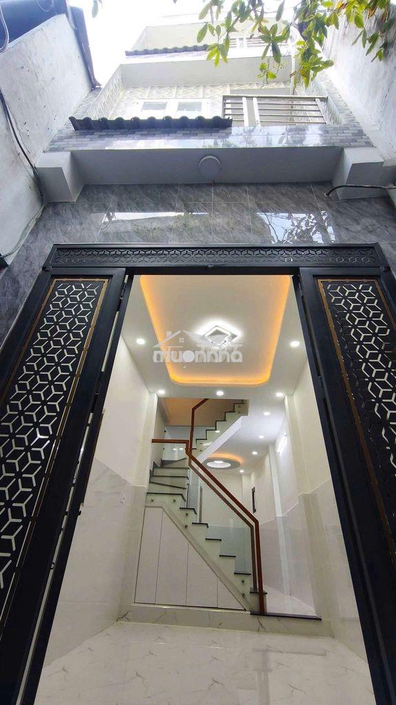 Nhà đẹp giá tốt. q. 11 . 3 lầu sân thượng